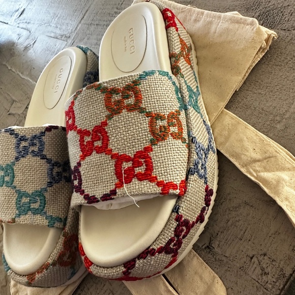 Gucci Platforms - Picture 1 of 4